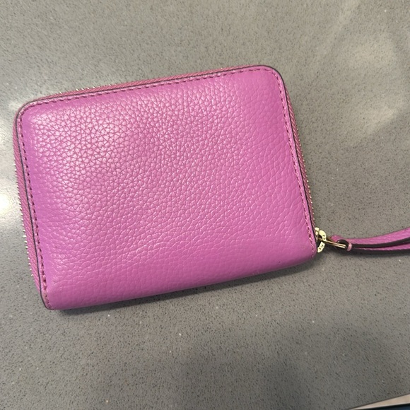 Reposh. Pink Tory zip wallet - Picture 2 of 3